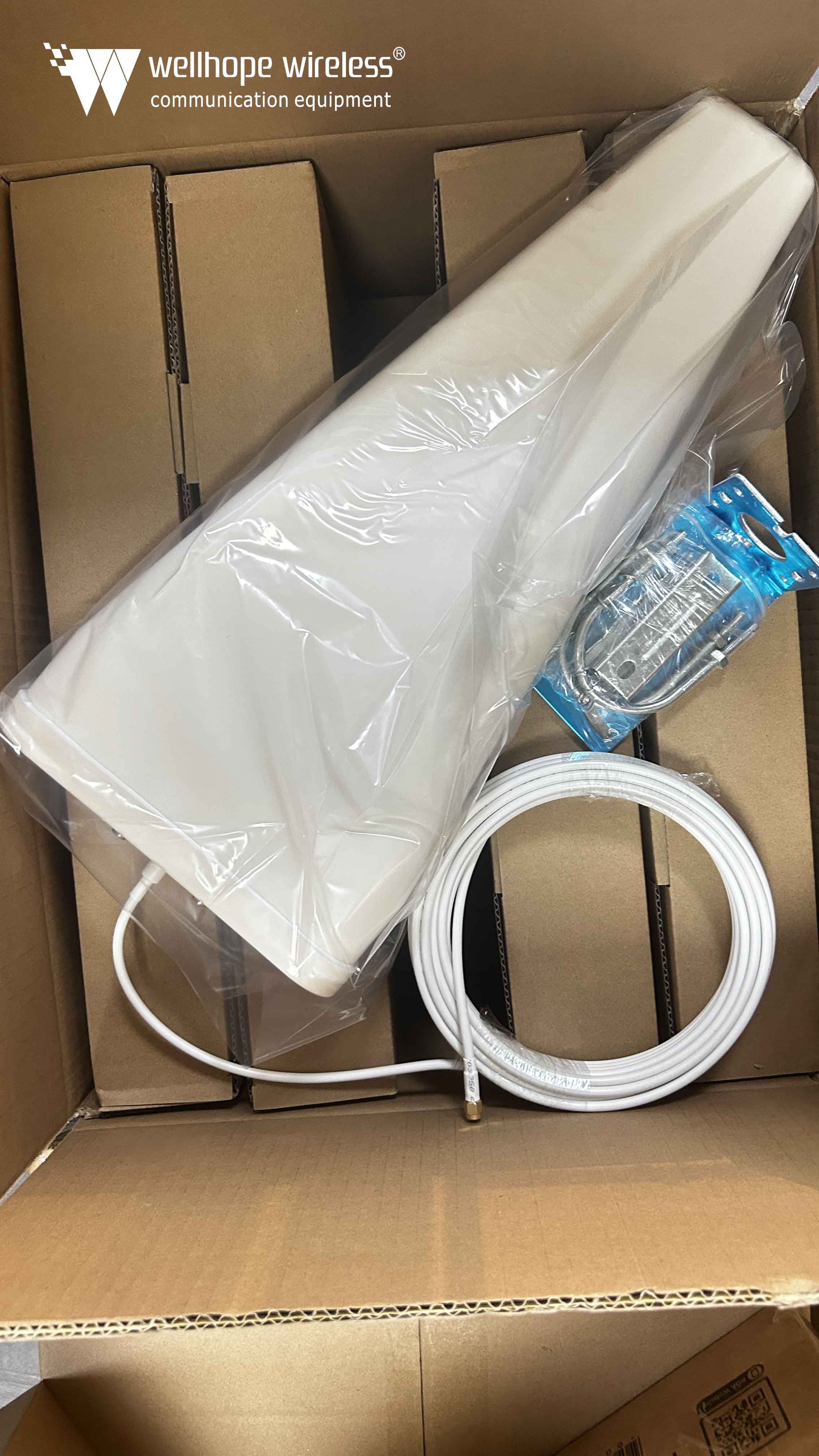 2025-1-3 5G 600-6000MHz Log periodická anténa WH-5G-D12 100PCS a 5G panelová anténa WH-5G-WiFi9X2 na lodi